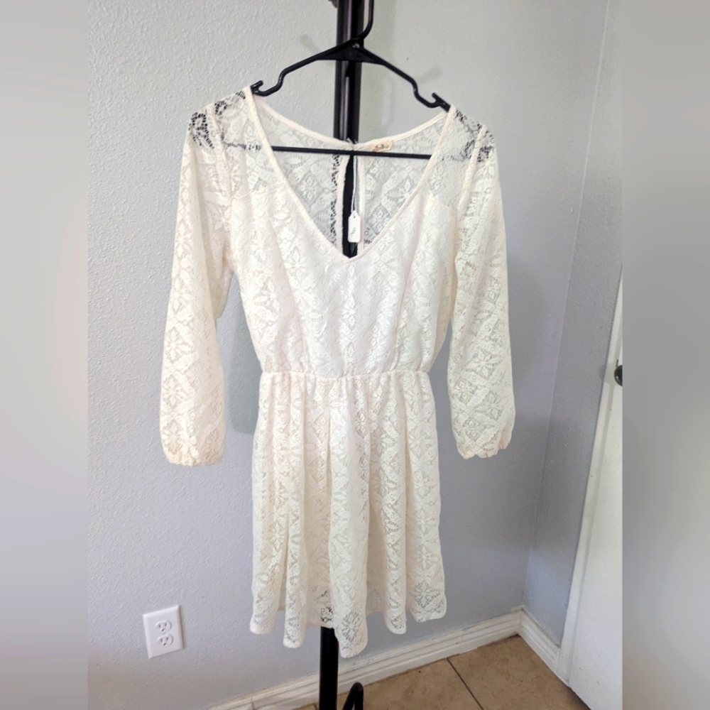 Elegant White Lace Dress